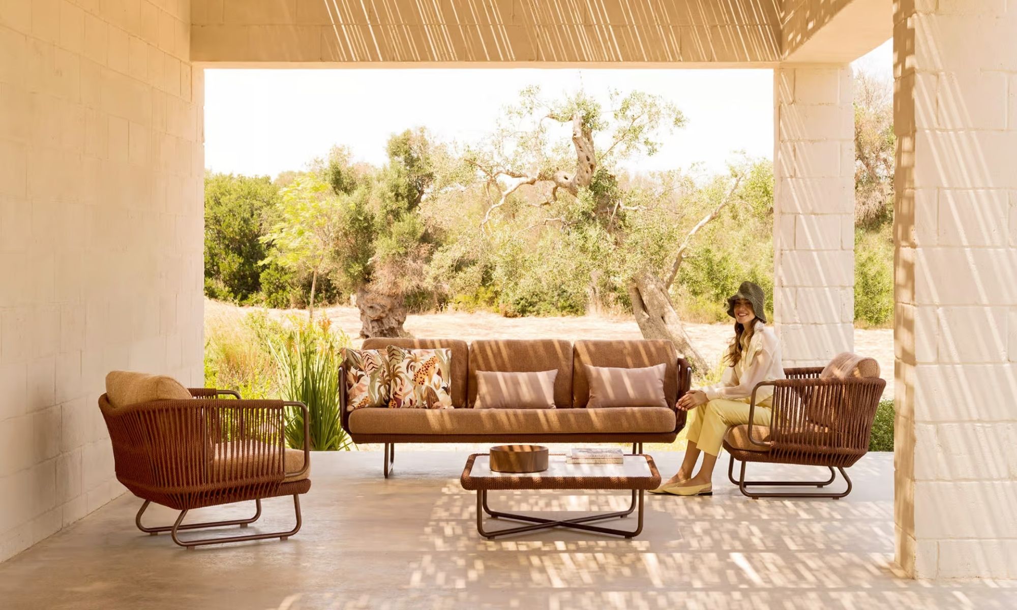 Arredi outdoor Varaschin in ambiente giardino contemporaneo